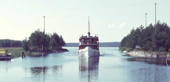 Kivisalmi ennen kanavan jatkamista, levennystä ja sillan rakentamista 1981-1983. 